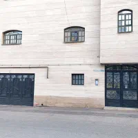 طبقه-اول-درب-از-ساختمان