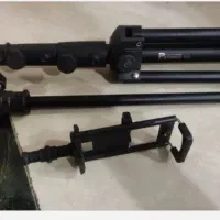 سه پایه و میکروفون