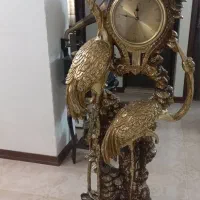 ساعت ایستاده طلایی