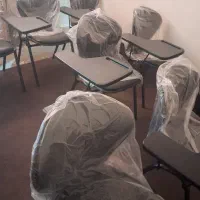 صندلی دسته دار با تکیه گاه و نشیمن چرم
