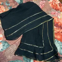 تعدادی شال و روسری