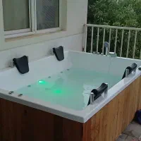 جکوزی ۴ نفره چهارگوش با کیفیت بالا و قیمت مناسب