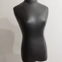 فروش یک عدد مانکن روکش چرمی در حد نو سایز 36