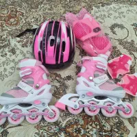 کفش اسکیت با تمام تجهیزاتش