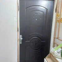 یه عدرب ورودی آپارتمان چوب نراد