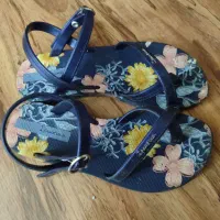 کفش زنانه وبچه گانه