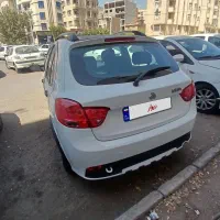 کوئیک r مدل۱۴۰۰ سفید مشکی بدون رنگ و تصادف