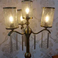 آباژور ایستاده