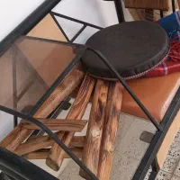 میز 4 نفره ناهارخوری. مانیتور.