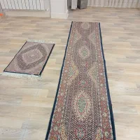 فرش کناره با یک قالیچه کوچک|فرش|قزوین, |دیوار