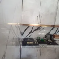 کابینت آشپزخانه و دکوری کلا جهت ویترین استفاده شده