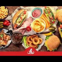 یک نیرو کاربلدوباشخصیت در فست فودی و صبحانه خوری