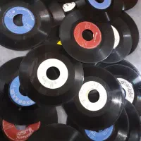 تعدادی صفحه ۴۵ دور فارسی و ترکی