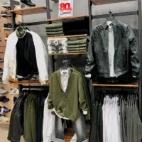 فروشنده بوتیک مردانه