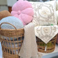 کوسن و رومیزی مخمل شیک با رنگبندی متنوع