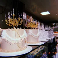 فروشنده تمام وقت در قنادی