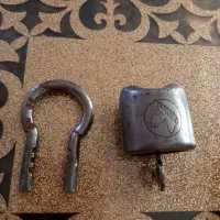قفل قدیمی مال ۱۰۰ سال پیش|کلکسیون اشیاء عتیقه|نهاوند, |دیوار
