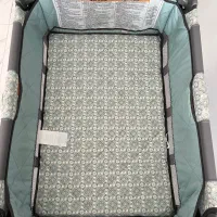 تخت کنار مادر گراکو