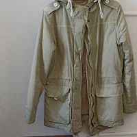 کاپشن|لباس|مشهد, دانشجو|دیوار