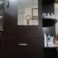 کمد لباس 3 کشو به همراه دکور کنارش