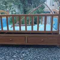 گهواره و تخت چوبی