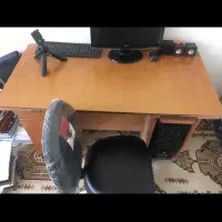 صندلی ومیزوکامپیوتر