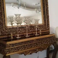 آینه و کنسول در حد نو به همراه شمعدانی ها
