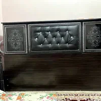 تخت دونفره تمیز وچراغ دار بدون تشک وزیر تشک