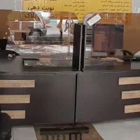 پیشخوان و صندلی