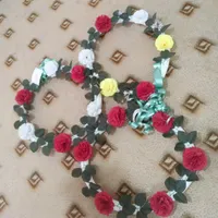 حلقه گل برای زائر