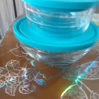 تعدادی ظرف پذیرایی  و آشپزخانه