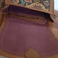 تعدادی وسایل صنایع دستی(توافقی)|کیف، کفش، کمربند|رشت, کوی مهر|دیوار