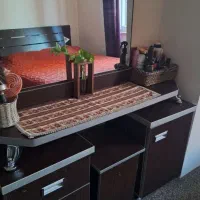 تخت ۲ نفره با کنسول وآینه و۲ عدد پاتختی