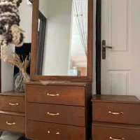 دراور و آینه و پا تختی چوبی