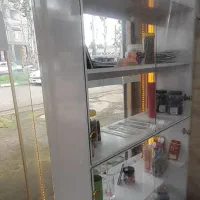 فروش پیشخوان وویترین  و۴عدد صندلی اداری|بوفه، ویترین، کنسول|فومن, |دیوار