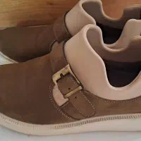 یک جفت کفش|کیف، کفش، کمربند|ابریشم, |دیوار