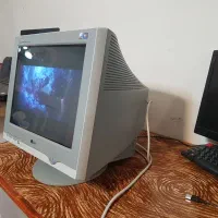 مانیتور ۱۷ اینچ LG سالم با کارتون