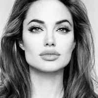 طراحی چهره سیاه قلم