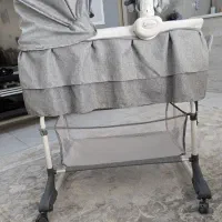 تخت کنار مادر