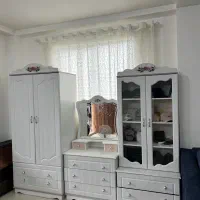 میز ارایش ویترین و کمد بچه