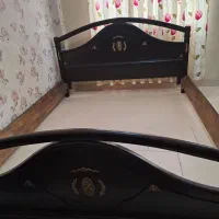 تخت دو نفره به همراه کفی و دو پاتختی