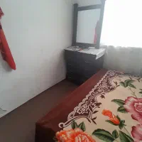 تخت به همراه تشک پاتختی ومیز وآینه.|تخت و سرویس خواب|لنگرود, |دیوار