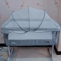 تخت کنار مادر برای سیسمونی