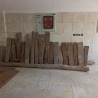 تخت کودک و تخته و تیر