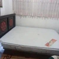 تخت خواب دو نفره به همراه تشک و میز آرایش|تخت و سرویس خواب|قم, باغ شریفی|دیوار