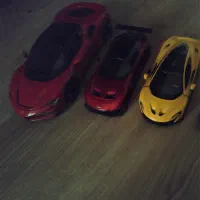 ماکت فراری از برند burago و دو عدد ماشین فلزی