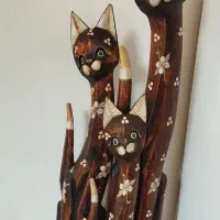 مجسمه یا گربه چوبی