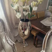 گلدان پایه بلند با گل