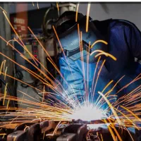 جوشکاری سیار و در محل. انجام تعمیرات و خورده کاری