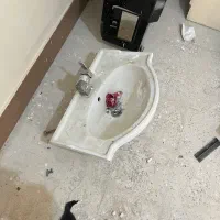 سنگ روشویی کارکرده. با شیر